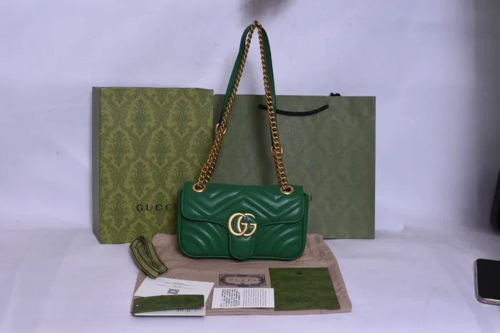 Gucci GG Logo Green Bag - Image 2